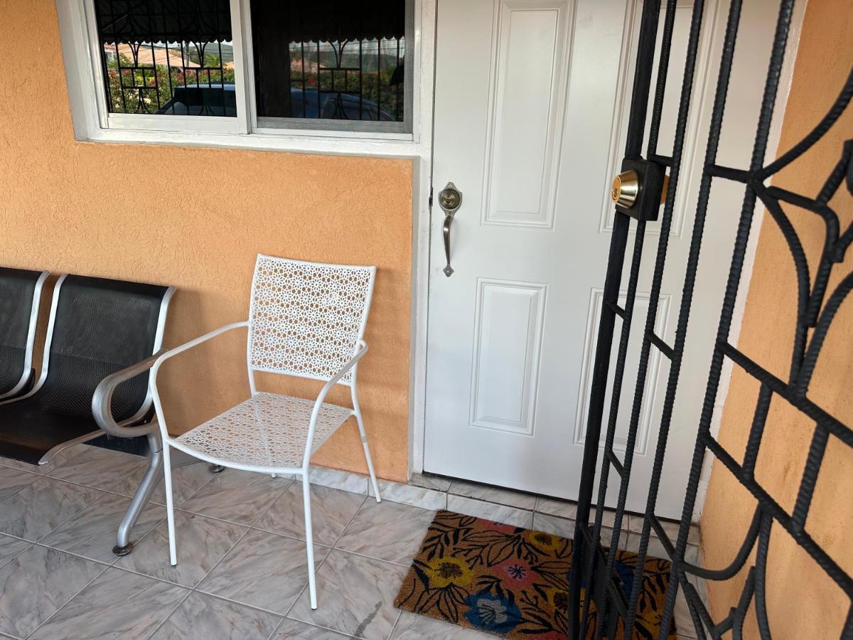 Remarkable 1-Bed Apartment In Montego Bay Luaran gambar